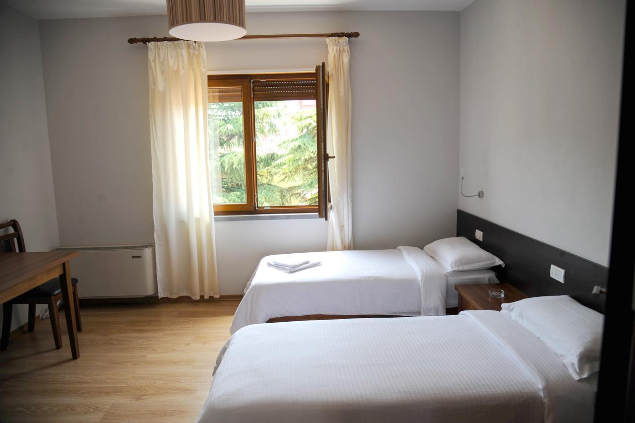 Hotel Eposi Shkoder Exterior photo