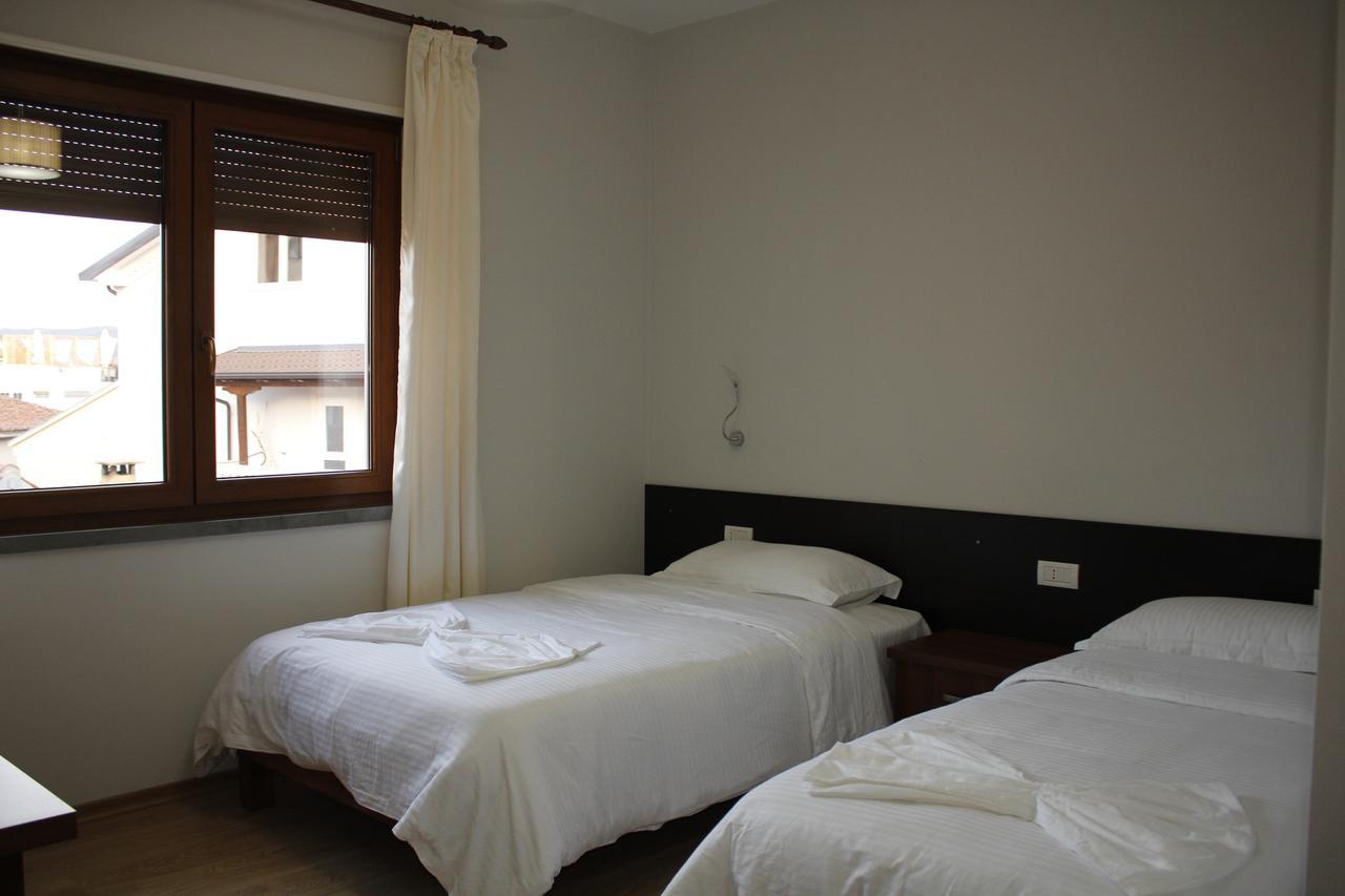 Hotel Eposi Shkoder Exterior photo